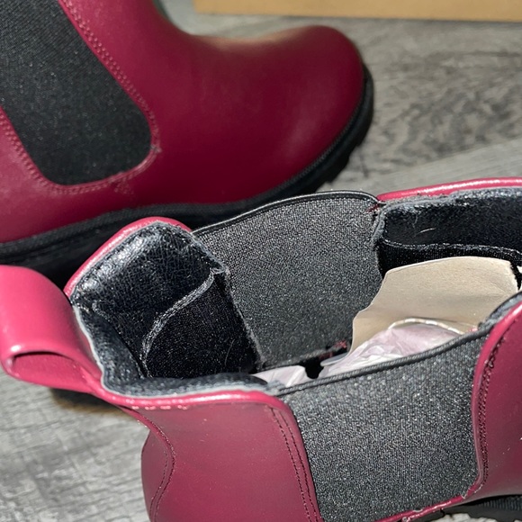 NIB Red Boots Size 7 - Picture 4 of 7